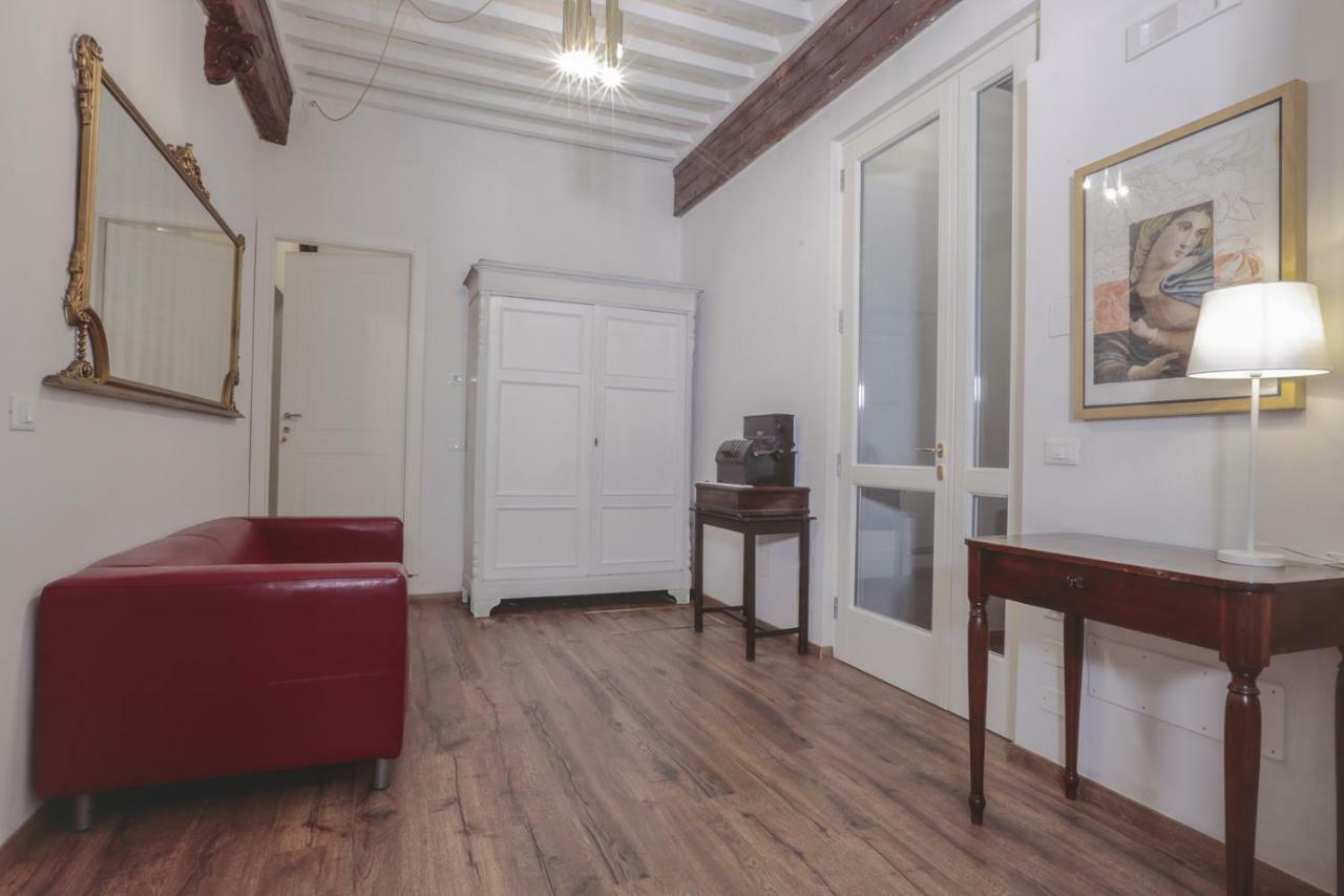 San Pierino Charming Rooms ลุคคา ภายนอก รูปภาพ