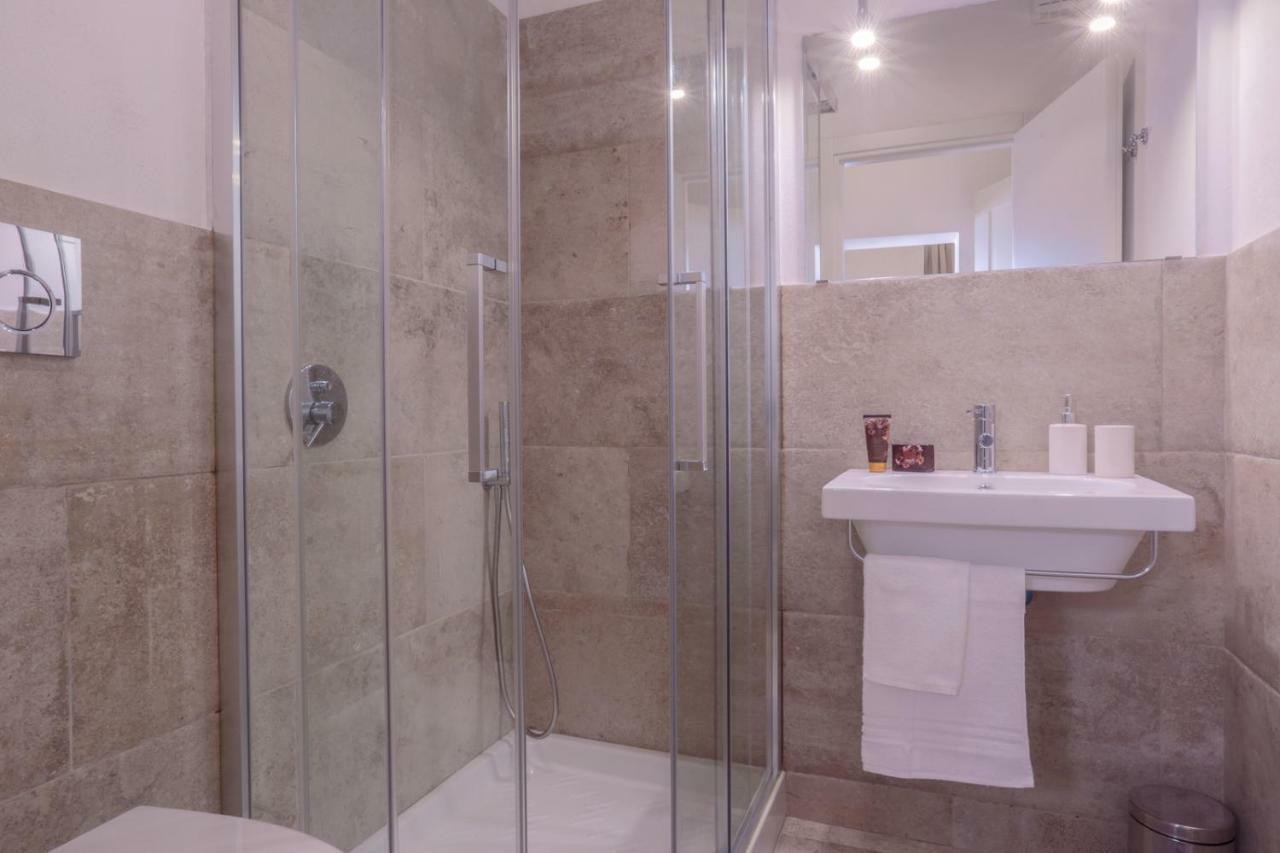 San Pierino Charming Rooms ลุคคา ภายนอก รูปภาพ